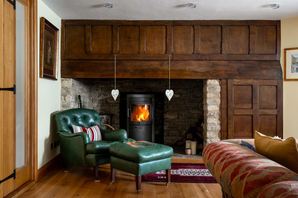 35 - Brecon House - GL53 9NE - Web.jpg
