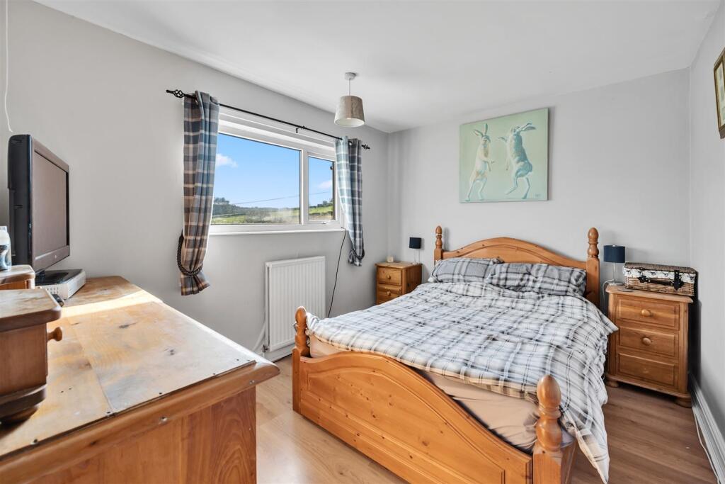 Saxton Mee  40 New Close 0003.jpg