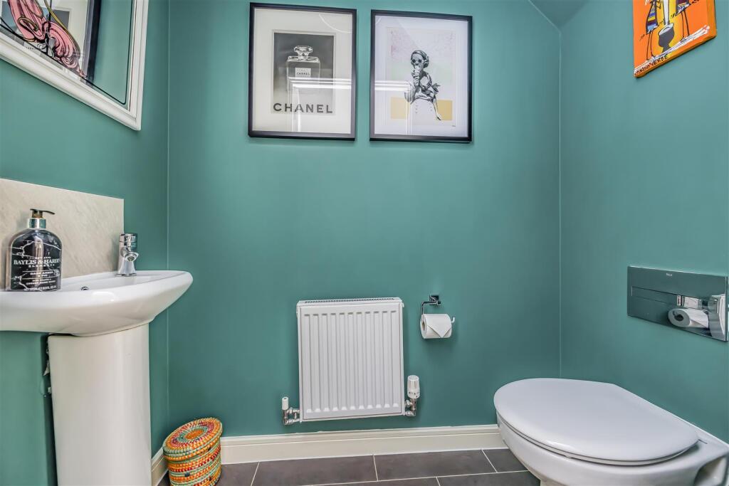 4 West Brook View, Emsworth-PorticoMarketing-SoldB