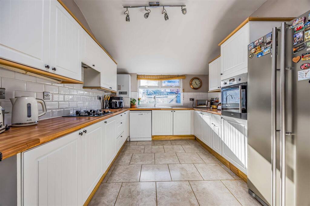 32 Hewett Road, Hilsea-Small-PorticoMarketing-Sold