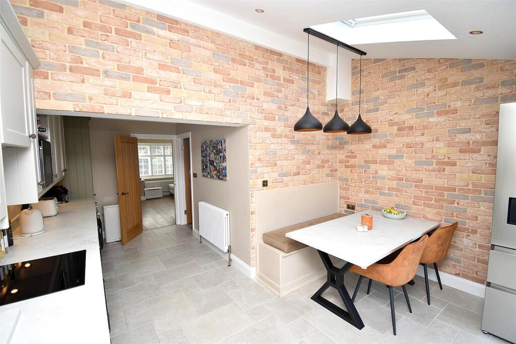 KITCHEN 1.JPG