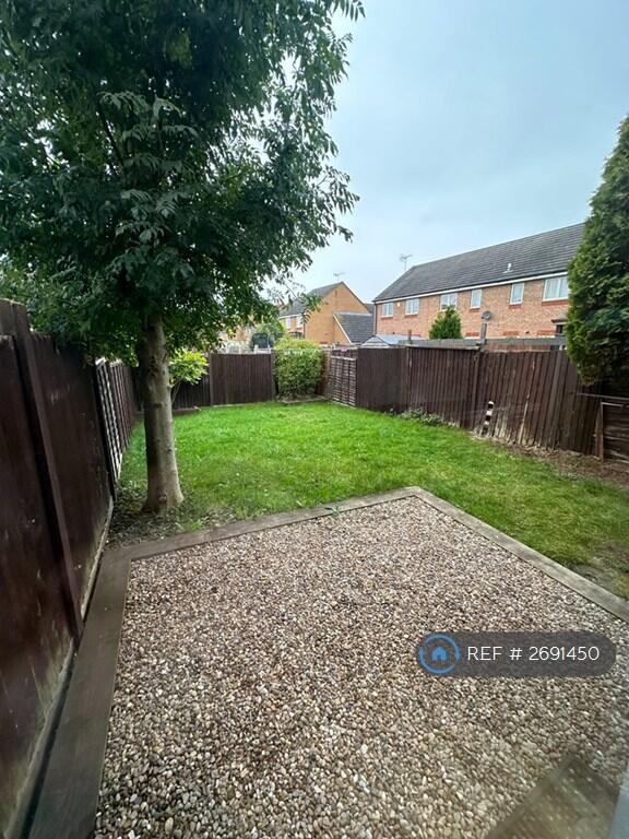 Rear Garden - Gravel Patio