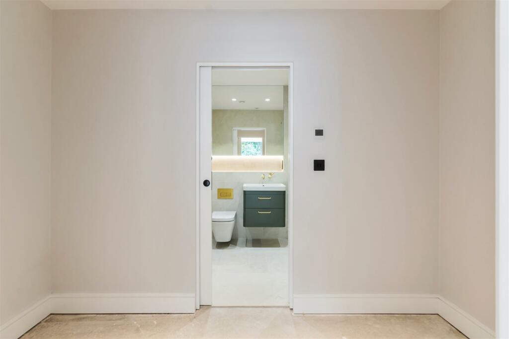 Bedroom 1 dressing room