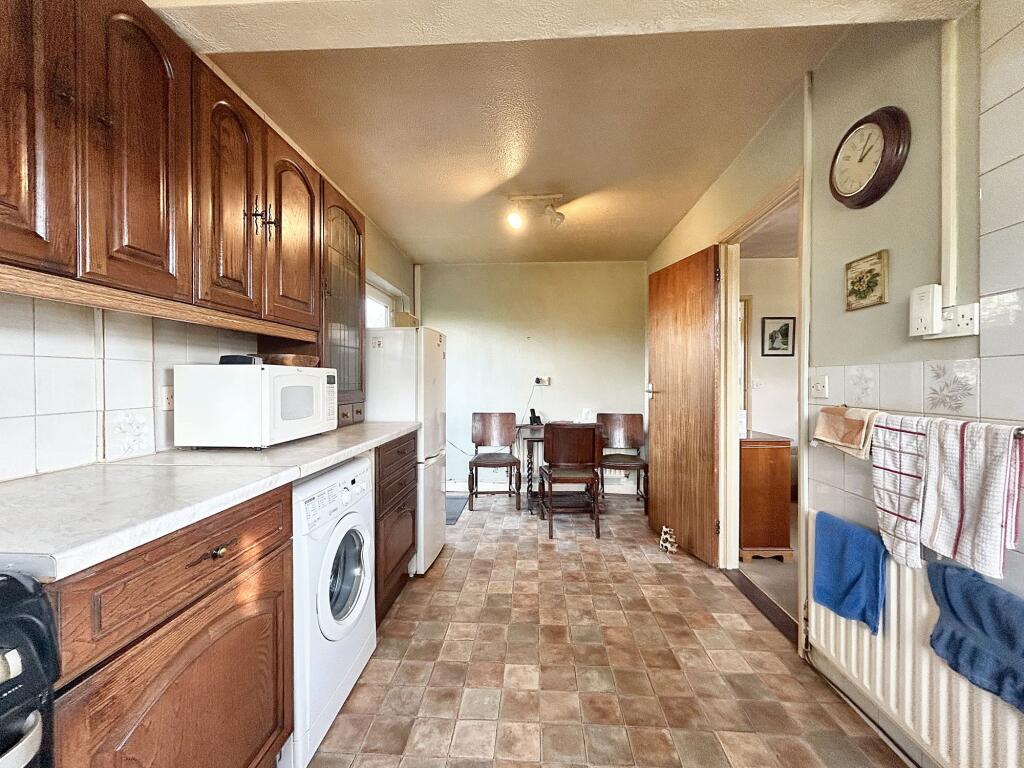 KITCHEN/BREAKFAST ROOM