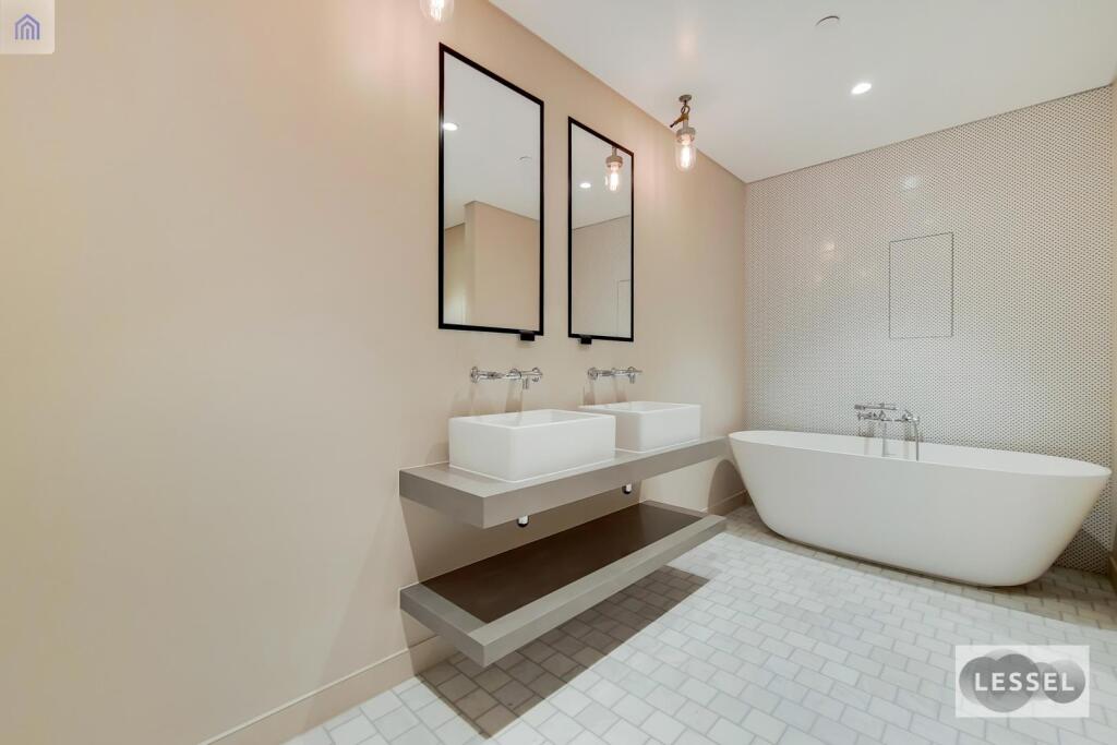 9_Main Ensuite-0.jpg