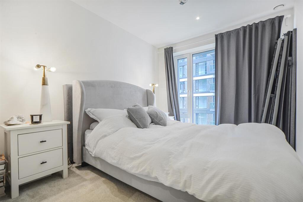 master bedroom 1.jpg