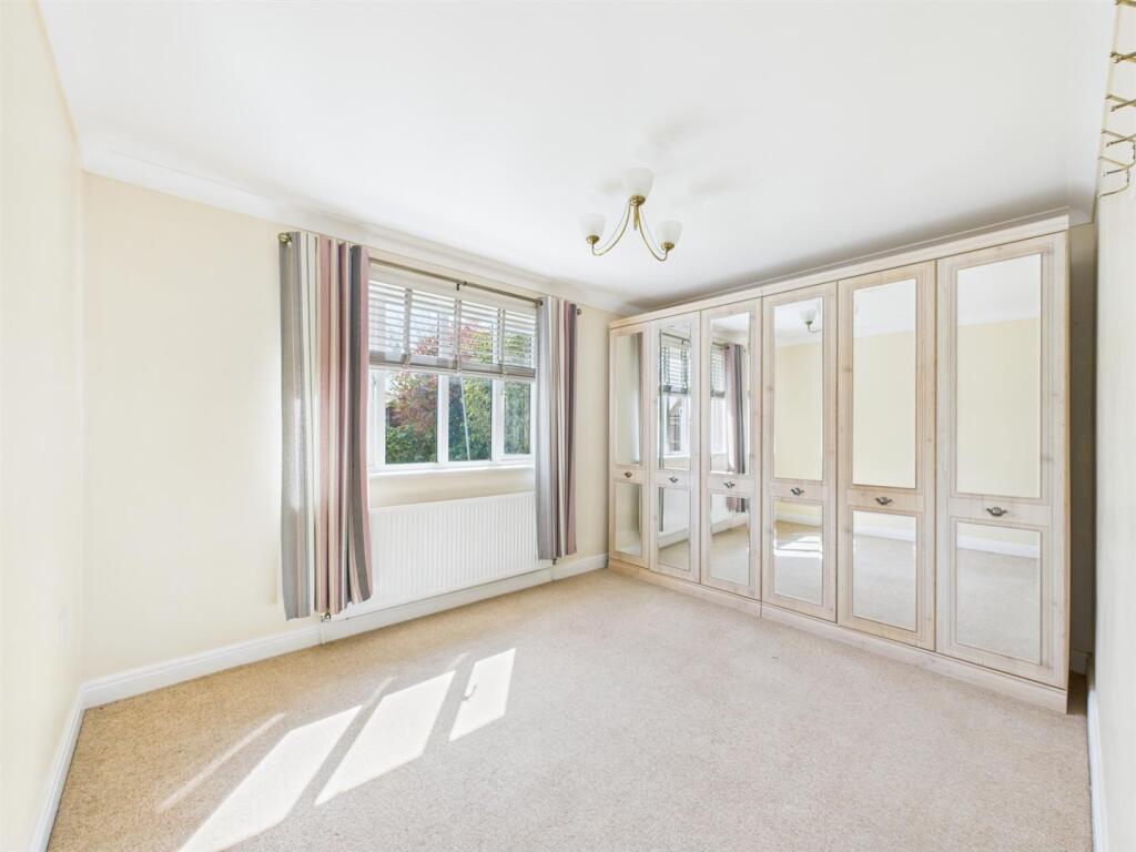 Bedroom 1q