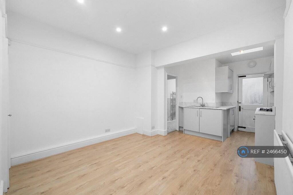 Kitchen &amp; Dining Area