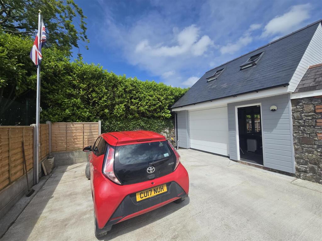 garage 1.jpg