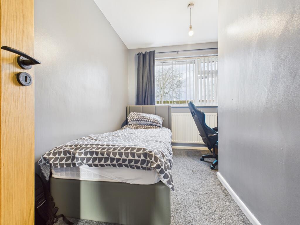 CAM03729G0-PR0198-STILL014