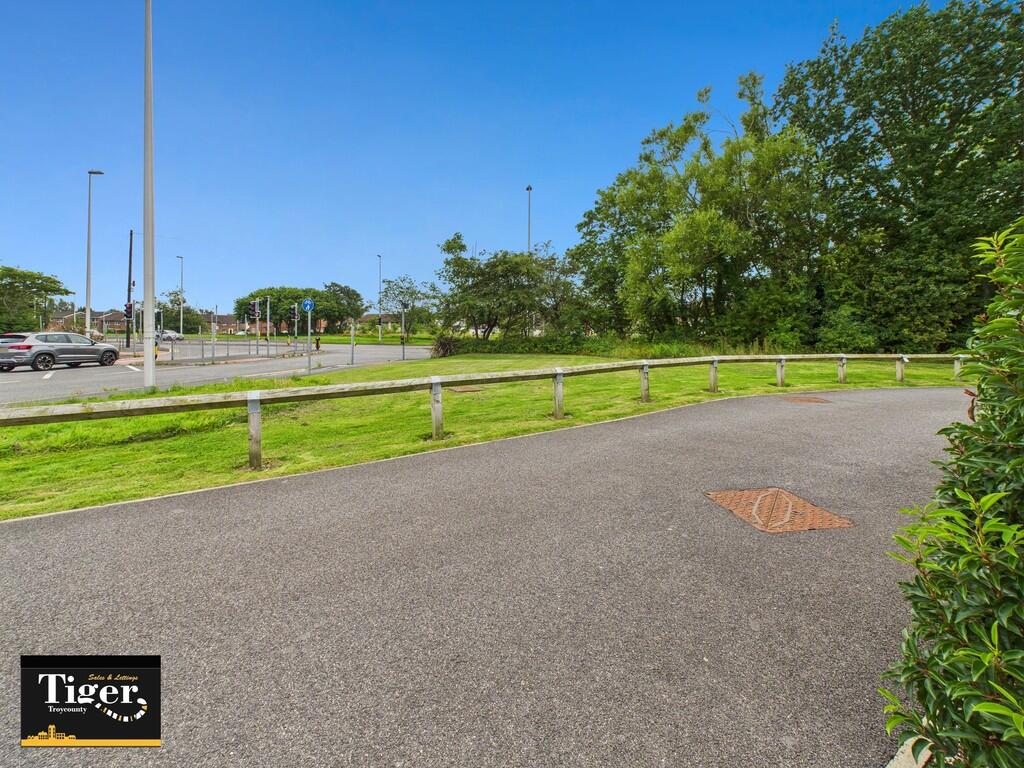 CAM02176G0-PR0651...