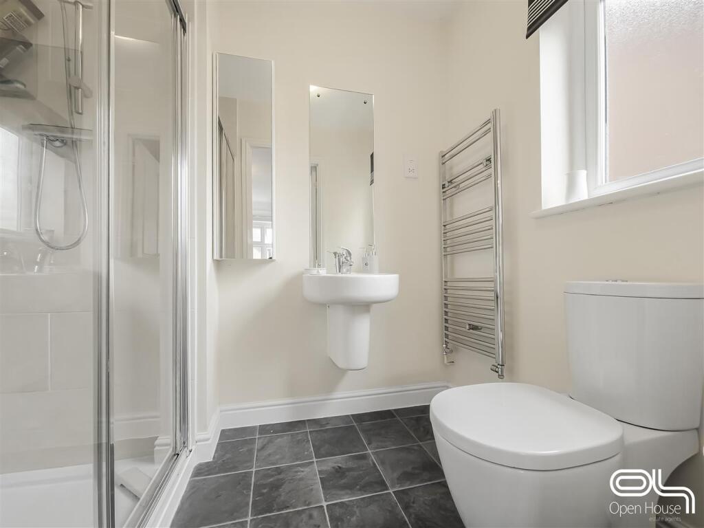 Henley Grove, Church Gresley (19).jpg