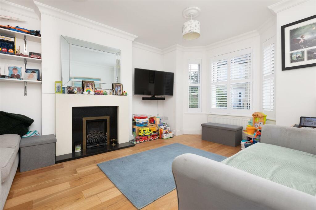 Lounge with Bay Window