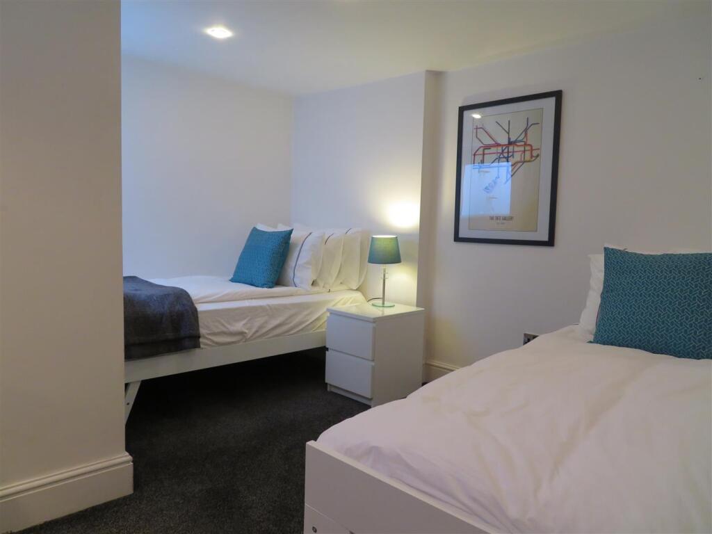 247 Milton Bed3a.JPG