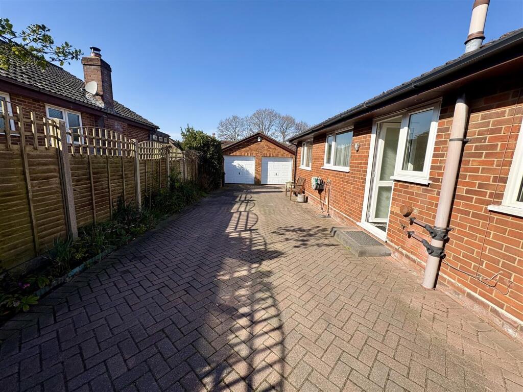 driveway.jpg