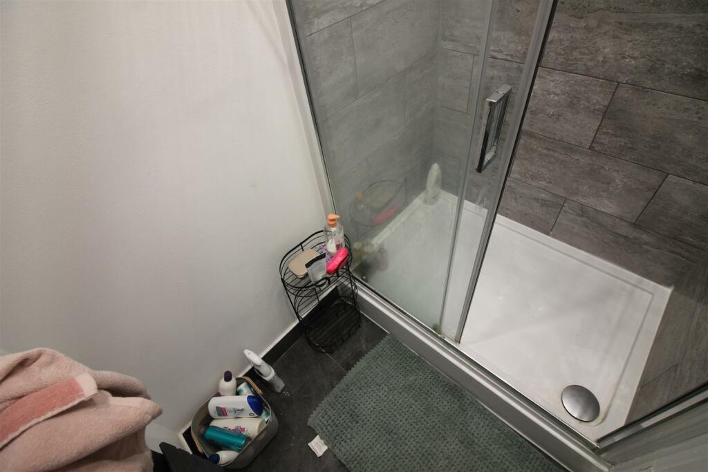 23KR- Bathroom 2.JPG