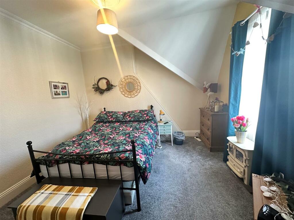 bedroom 1 2.jpg