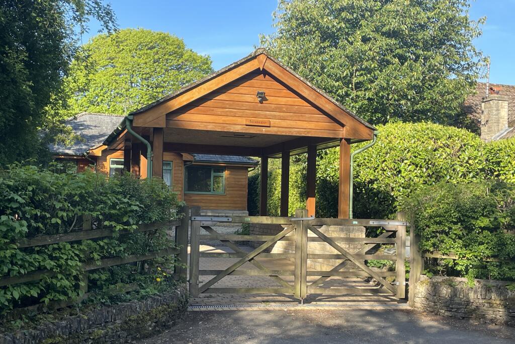 Entrance &amp; Car Port