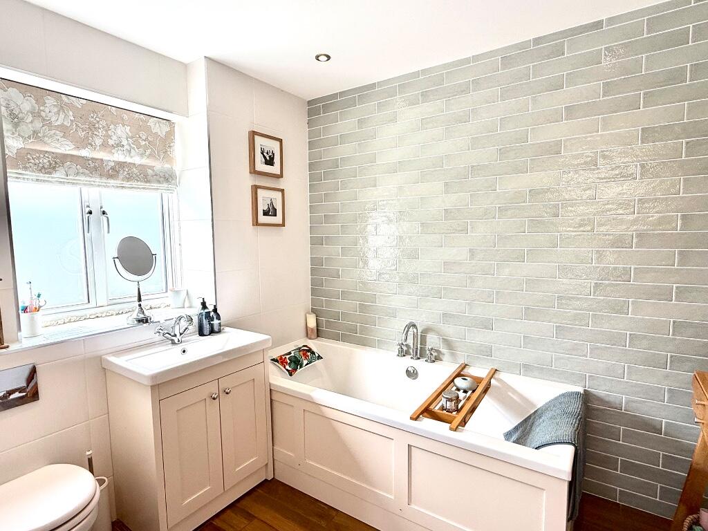 Bed 1 En-suite