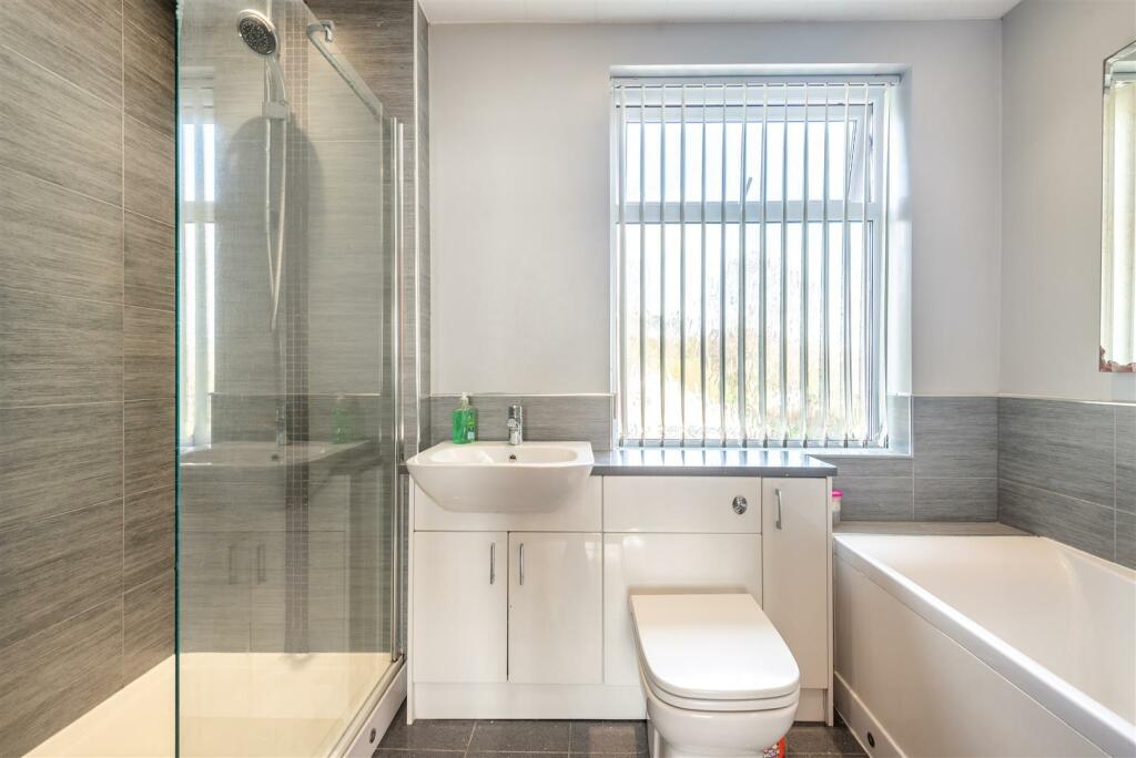 8589242-interior17.jpg
