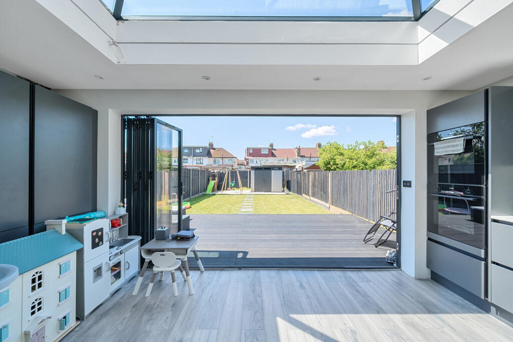 1306272-19-6852c8...