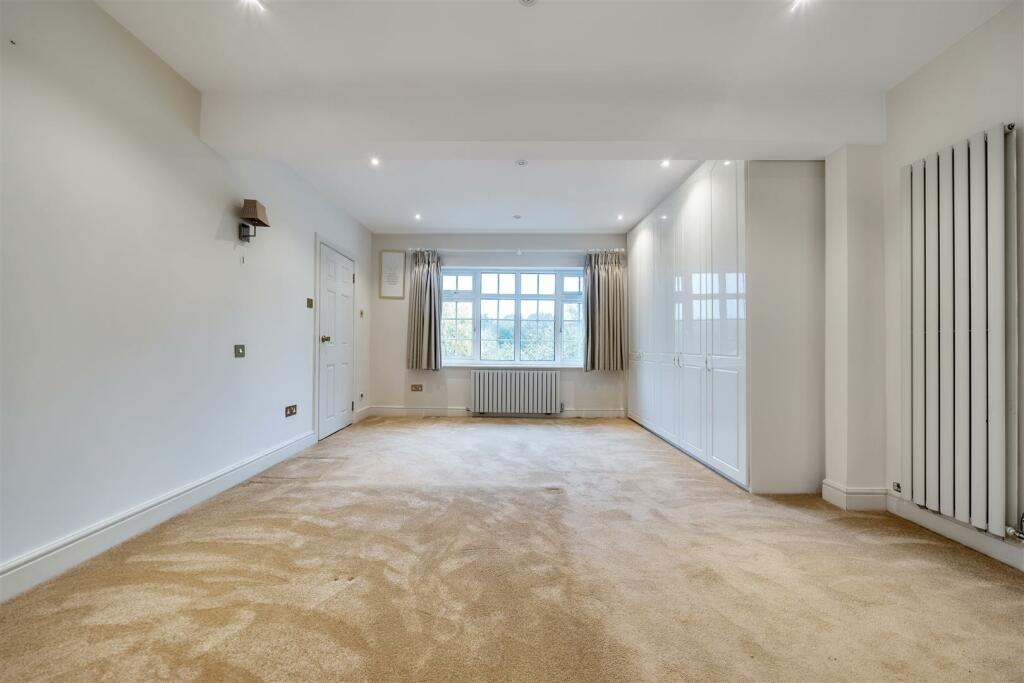 Master Bedroom.jpg