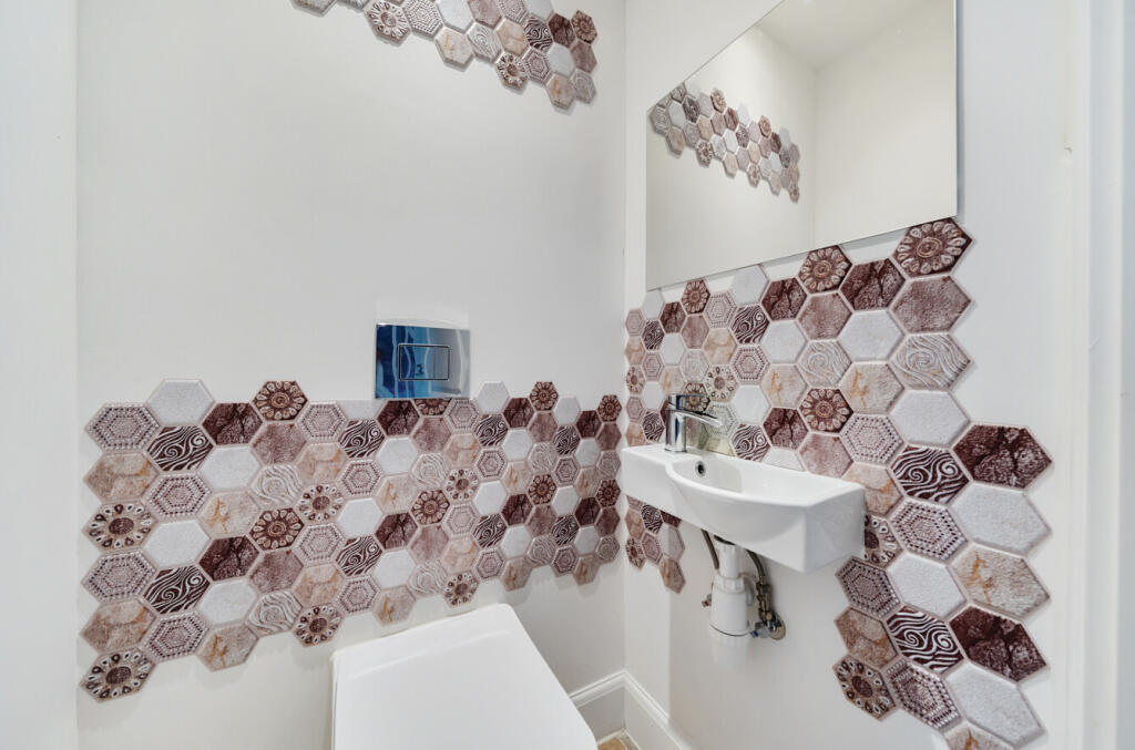 1334576-5-6890b95...