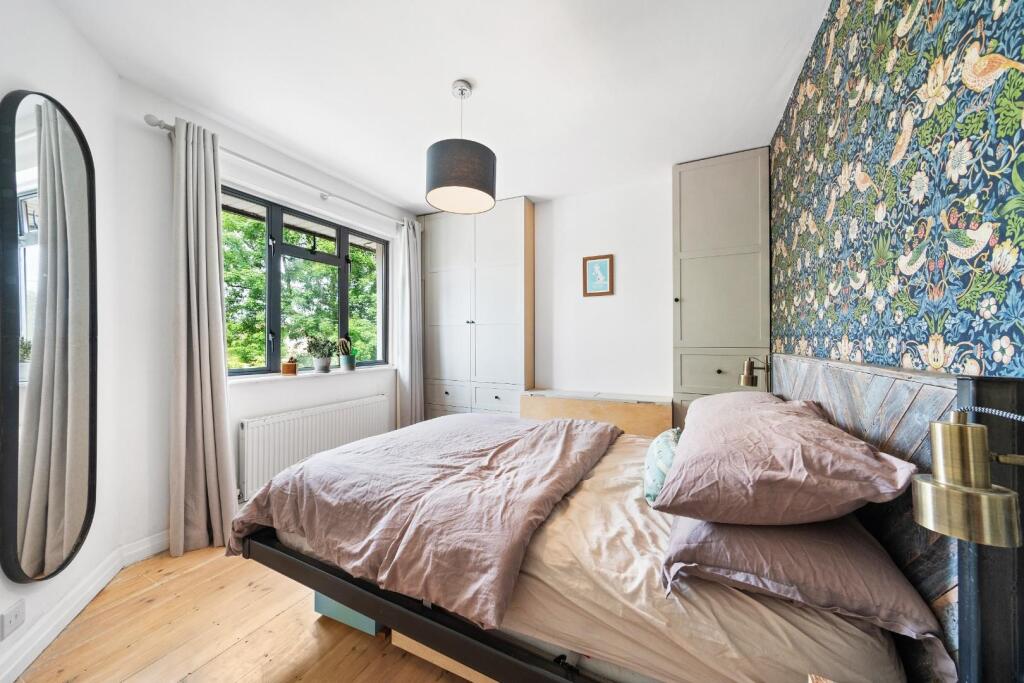 1.8 - bed 1.jpg