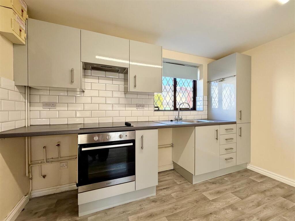 Kitchen (1).jpg