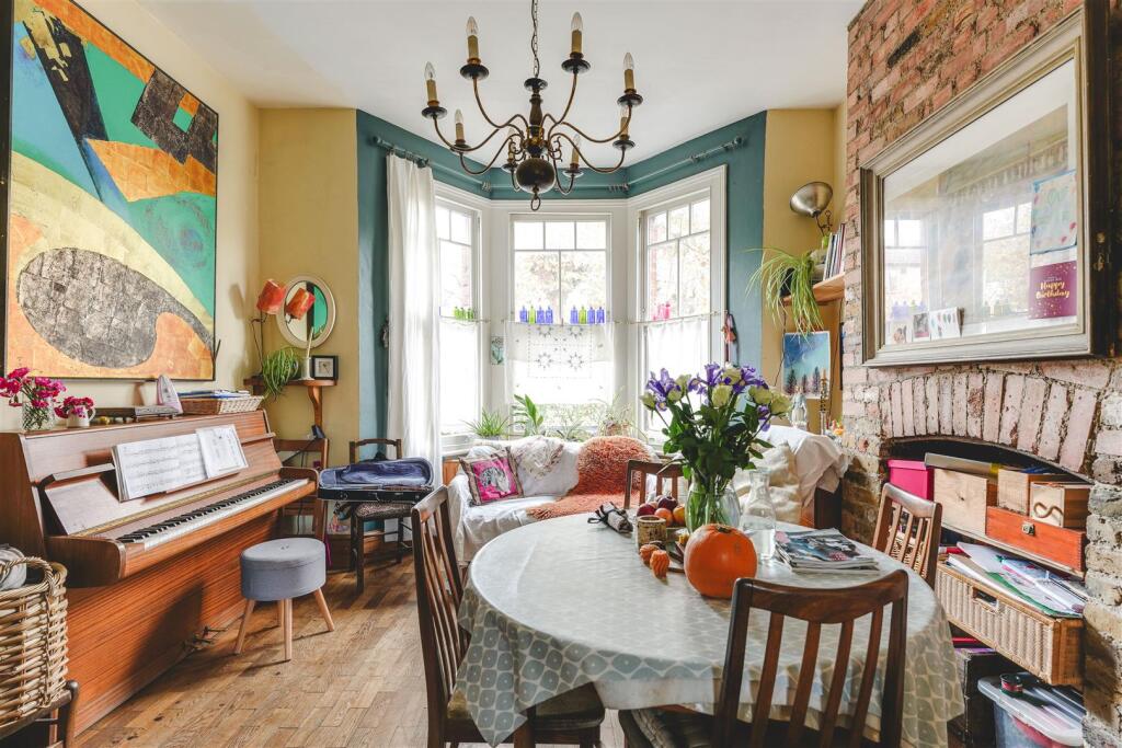 Mildenhall Road, Clapton