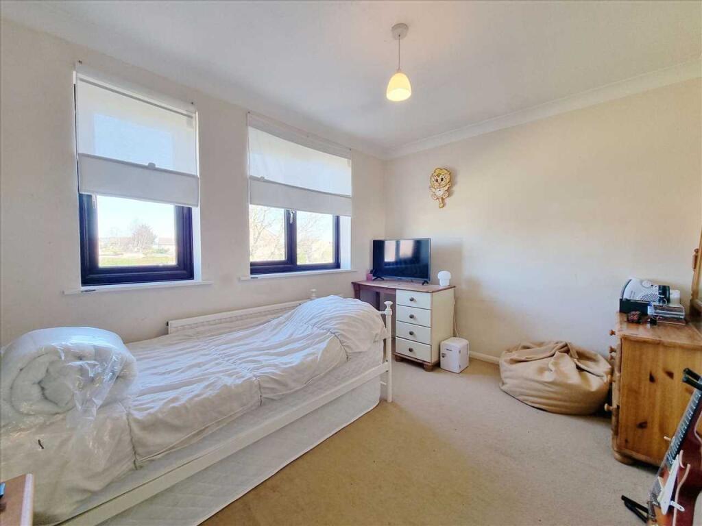 Bedroom 1: