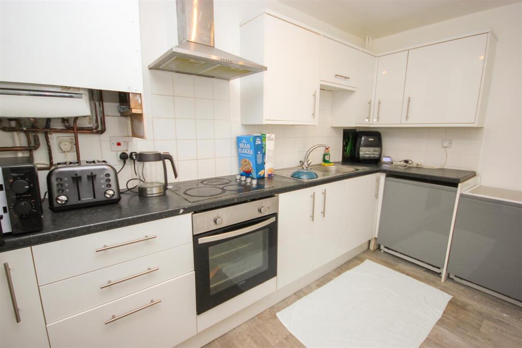 kitchen..jpg