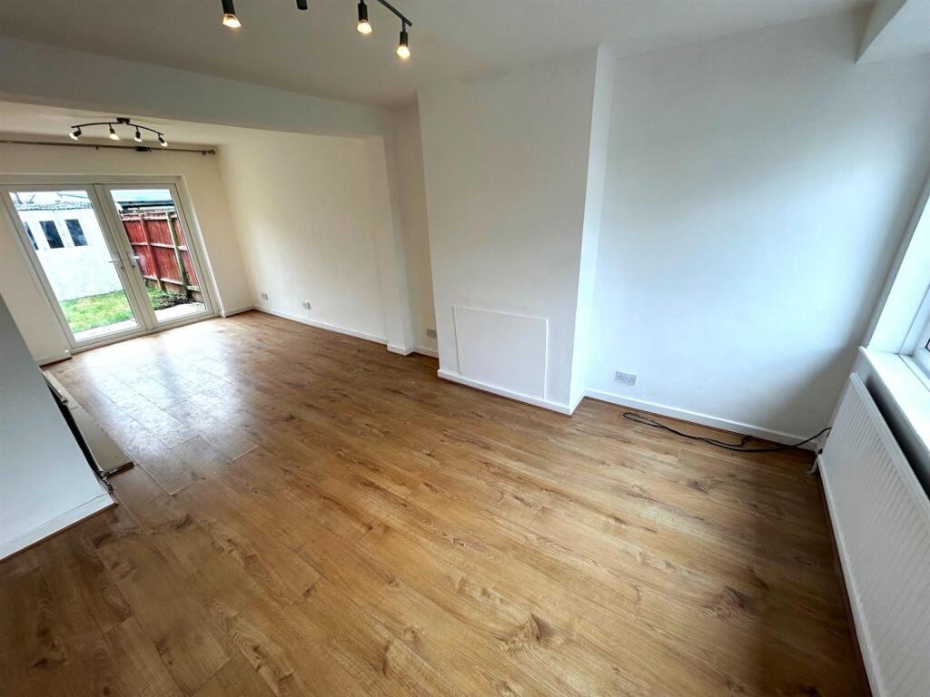 Lounge 2.jpg