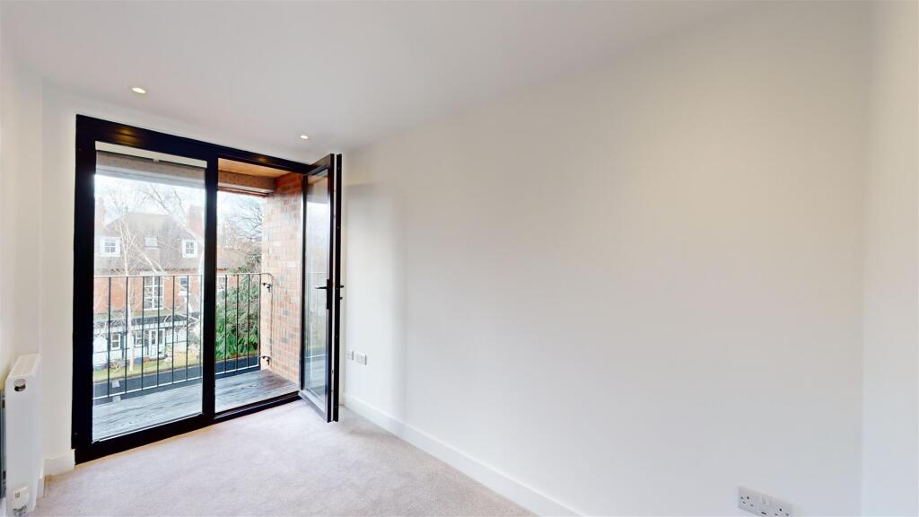 Hunters Court 7 Bedroom Three.jpg