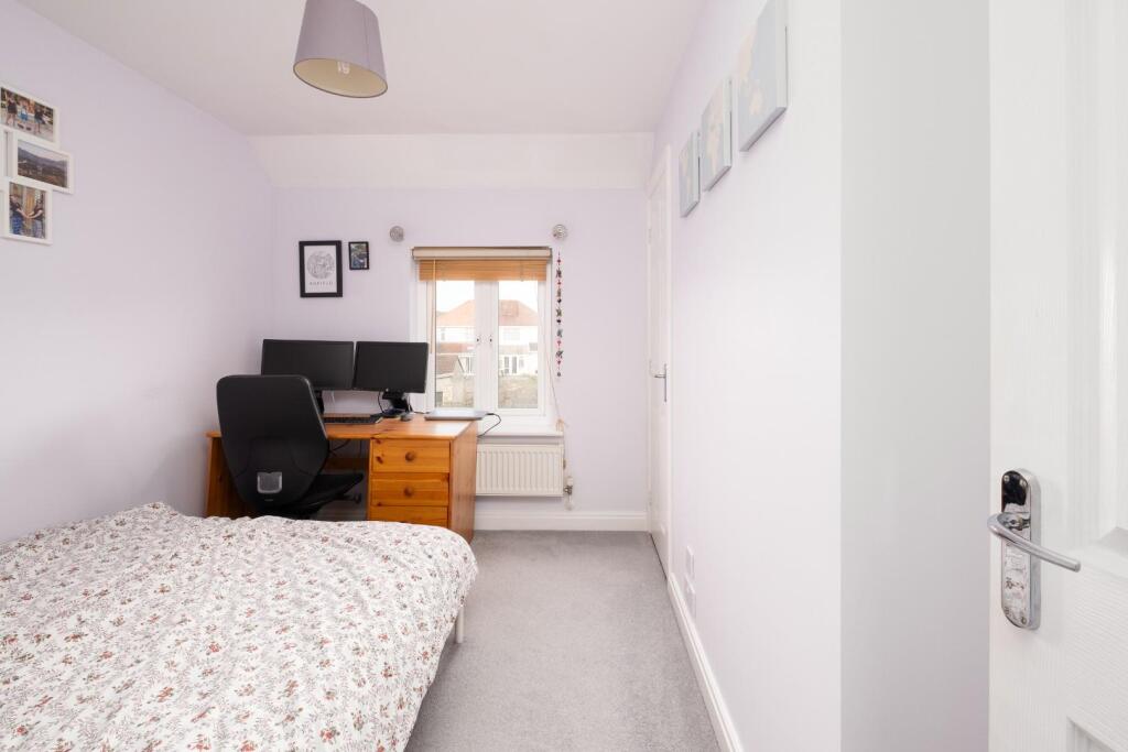 6 TRUBSHAW CLOSE--17.jpg