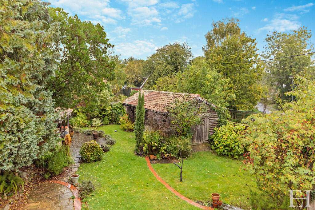 8623736-exteriorW...