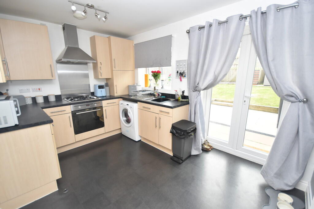 Kitchen/Breakfast...