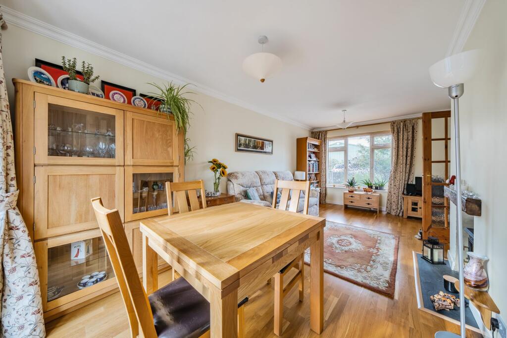 Living Room/Dining Room (2)