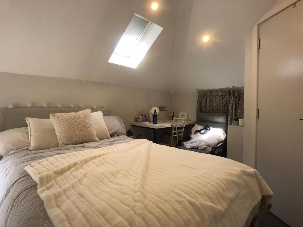 Bedroom 2.2.jpg
