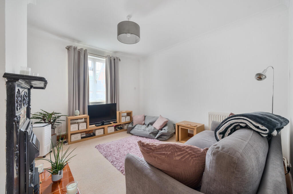 1330960-4-688b446...