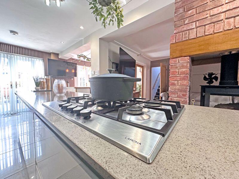 Kitchen/Dining Area