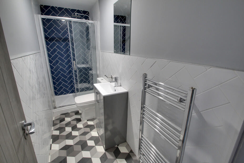 Shared Bathroom suit