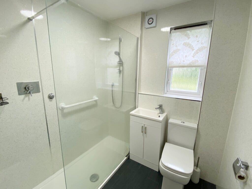 SHOWER ROOM