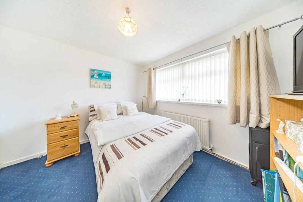 9 Pratt Road bedroom 2.jpg