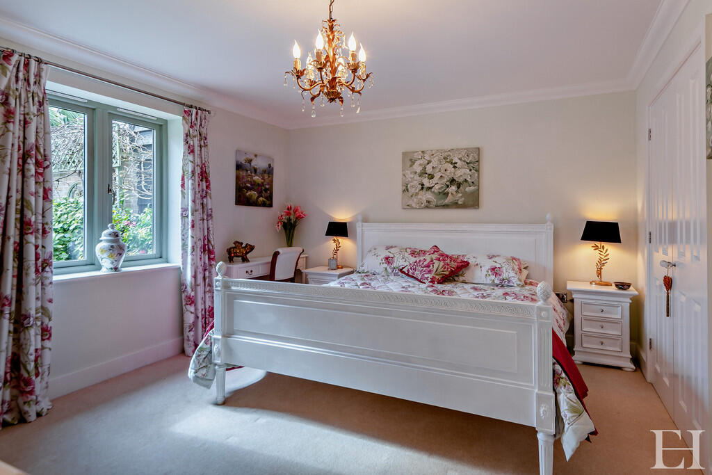 8641132-interiorW...