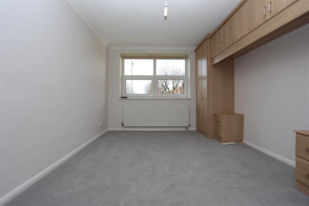 16 Derek House Bed1.JPG