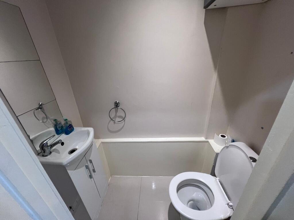 Cloakroom/wc