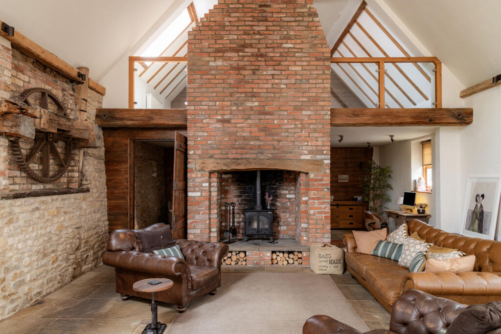 282685 - Ginmill Barn 28.jpg