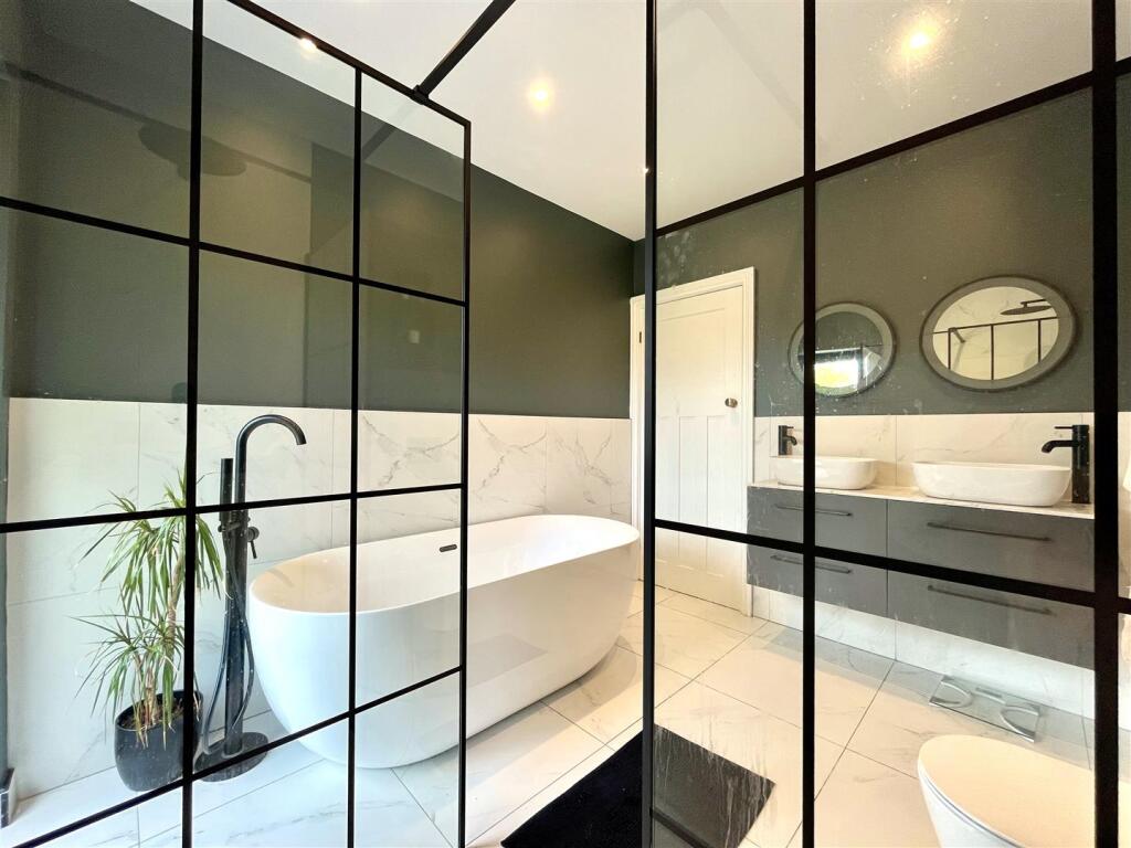 Family Bathroom Aspect 2