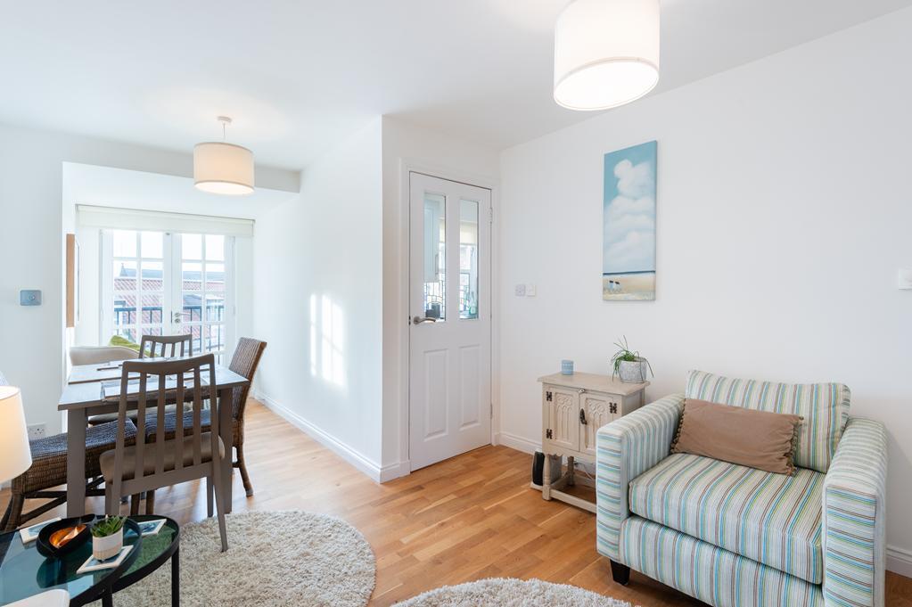 LOUNGE TO KITCHEN
